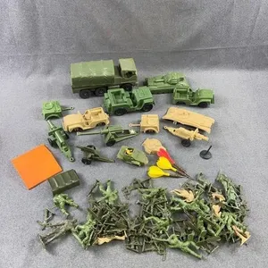 Plastic Toy Soldiers & Military Vehicles Lot