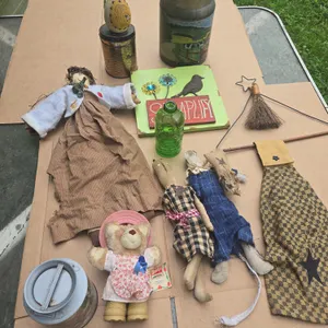 Primitive Decor