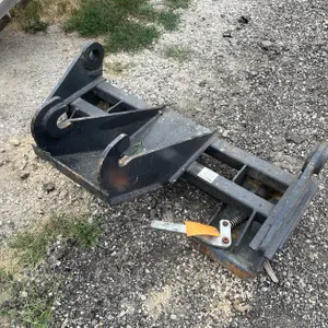 Melecio Wheel Loader to Skid Steer Adapter Plate