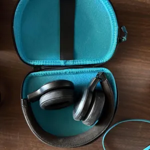 JBL ADJUSTABLE HEADPHONES WITH CASE