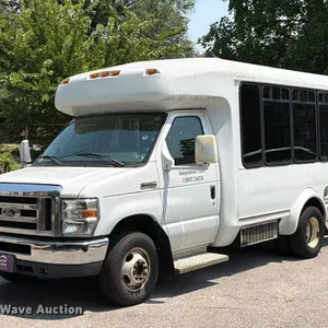 2012 Ford E350 Super Duty shuttle bus