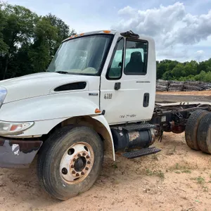 2006 INTERNATIONAL 4200 S/A CAB & CHASSIS VIN: 1HTMPAFP66H336532
