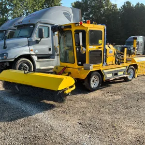 2017 SUPERIOR SM80K BROOM TRACTOR SN: 917355