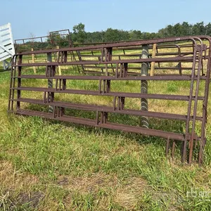 Quantity of (4) x 6 Bar Livestock Panel