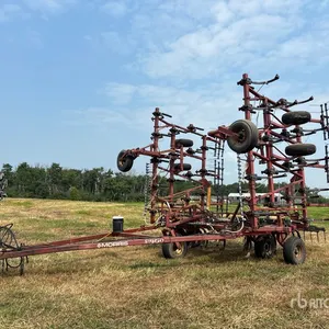 Morris 8900 40 ft Cultivator