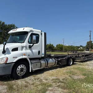 2020 Freightliner Cascadia 113 4x2 Car Carrier Truck