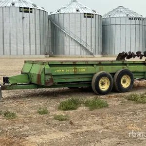 John Deere 680 19 ft Dry Spinner T/A Manure Spreader