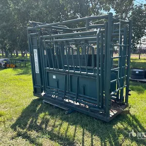 Hi-Hog Self-Catching Head Squeeze Chute