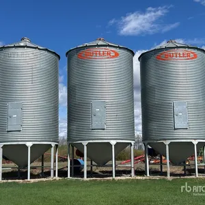 Butler +/- 2700 bu 5 Ring Hopper Grain Bin