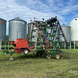 John Deere 1610 40 ft Cultivator