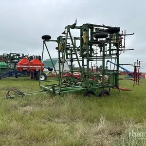 John Deere 1650 40 ft Cultivator