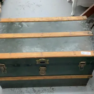 VINTAGE TRAVEL TRUNK