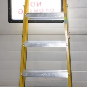 FIBREGLASS LADDER 8 FT, MARKED HEAVY DUTY/ INDUSTRIAL