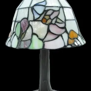 TIFFANY STYLE TABLE LAMP W/ CAST BRONZE TREE BASE