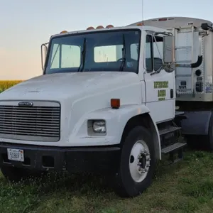 2001 Freightliner FL70 Semi Truck