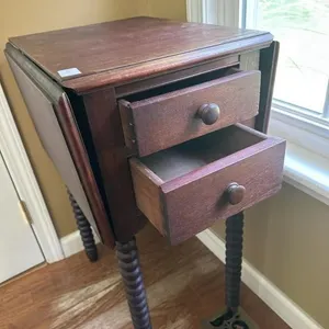 antique Federal-style drop-leaf table features