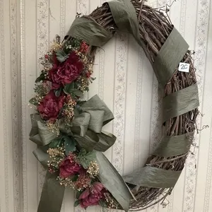 Wreath with green bow red flowers 25x19