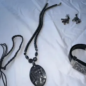 jewerly black watch. Necklace with pendant of