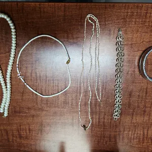 NECKLACE-PEARL (80 PEARLS) WITH LEAFY CLASPP