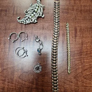 ASSORTED JEWELRY