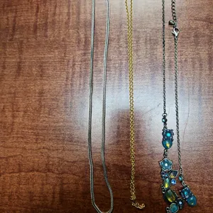 ASSORTED GOLD AND SILVER NECKLACES