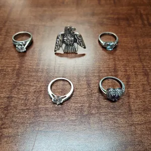 5 ASSORTED RINGS