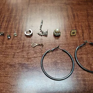 EARRINGS-SET OF LARGE HOOP EARRINGS AND ASSORTED SINGLE EARRINGS