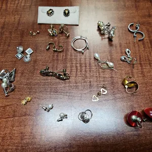 ASSORTED PAIRS OF EARRINGS