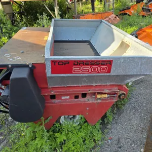 (#6) Toro Topdresser 2500 Material Spreader