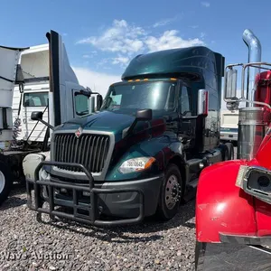 2020 International LT625 semi truck