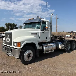 2013 Mack CHU semi truck