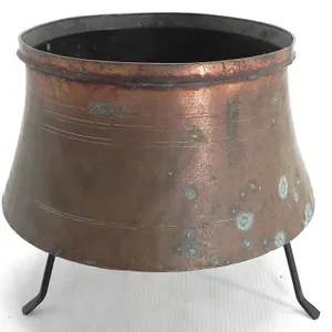 COPPER PLANTER ON METAL STAND