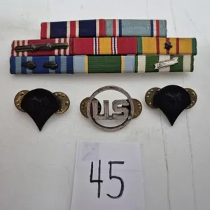 US Military Pins and Ribbons