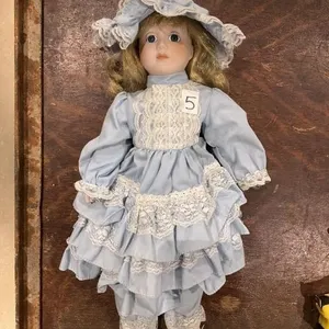 Porcelain doll. 18T
