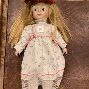 Porcelain doll. 18T