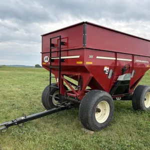 J&M Manufacturing 385 Gravity Wagon