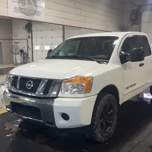 2014  Nissan  Titan  4x4 SV 4dr Crew Cab SWB Pickup