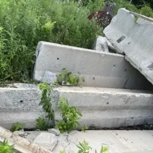 (10) Concrete Jersey Barriers