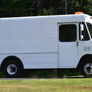 GM 1990 P30 stepvan w/13k original miles,21ft long,5.7 gasoline v8 engine,3 speed auto transmission,storage area roughly 14ft,rear box height 72" and 
