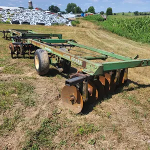John Deere 235 DuraCushion Disc Harrow