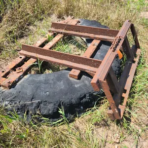 Tire Scraper with Metal Frame