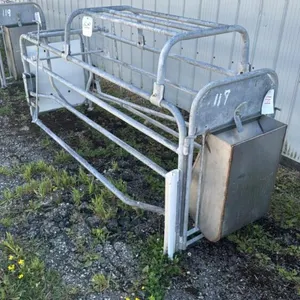 FARROWING CRATE WITH STAINLESS STEEL FEEDER