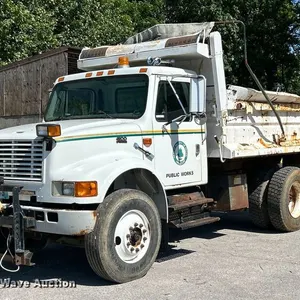 2000 International 4900 dump truck