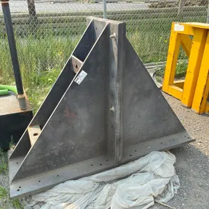 Heavy-Duty Steel Upright Brackets
 UNRESERVED