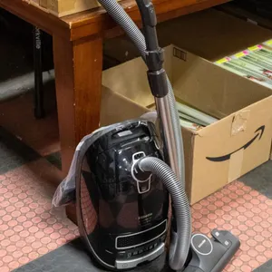 MIELE COMPLETE C3 CARPET & PET CANISTER VACUUM