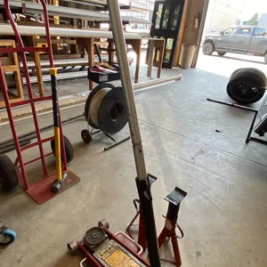 RED HYDRAULIC FLOOR JACK WITH A PAIR OF MATCHING RED JACK STANDS