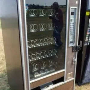 VENDING MACHINE WOERKED WHEN UNPLUGGED