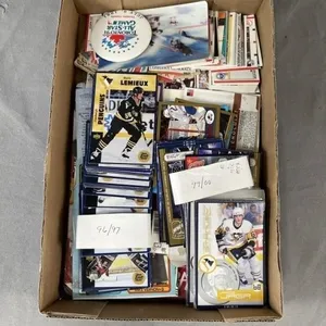 Flat of Hockey Cards Many Kraft Dinner