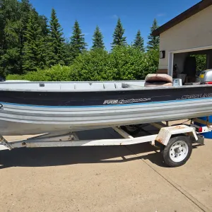 CREST LINER 14' SPORTSMAN PRO BOAT W/ 1986 SATURN TRAILER