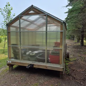 8'x 10' Green House W/ Wood Floor